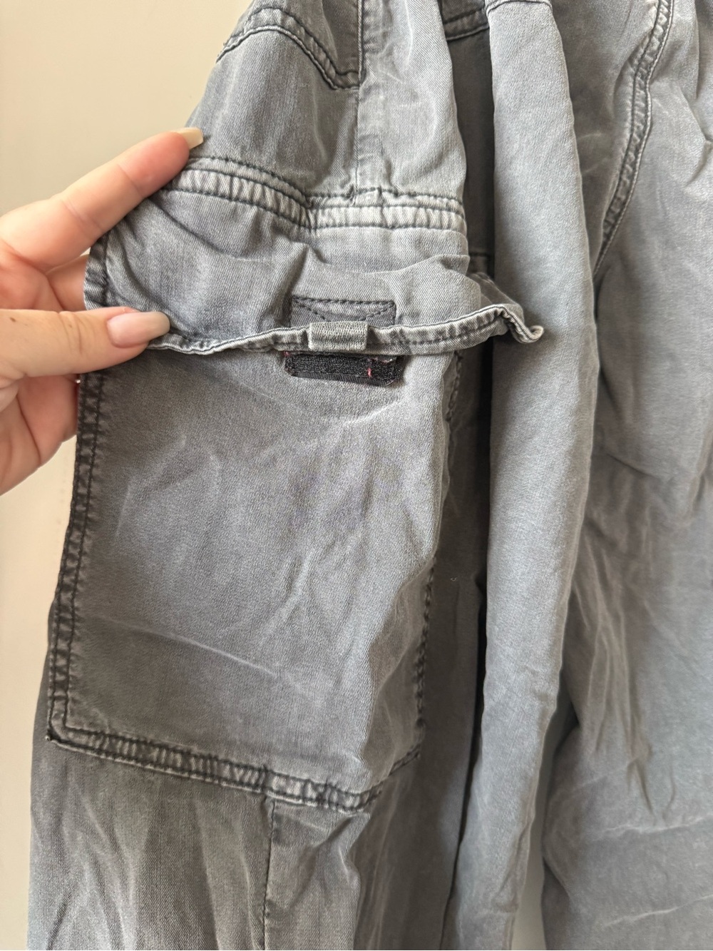 American Eagle Outfitters Women’s Gray Tencel Cargo Pants - Picture 7 of 7